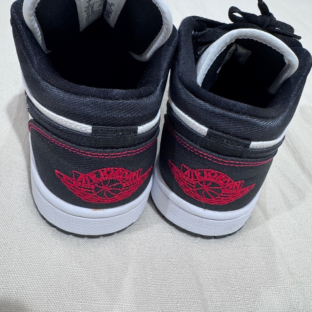 Wmns Air Jordan 1 Low SE Utility 'White Black Red - Picture 6 of 8